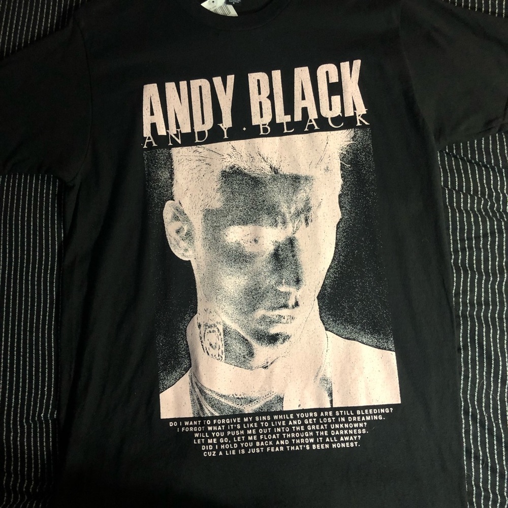 Never Worn | Andy Black Graphic T-shirt